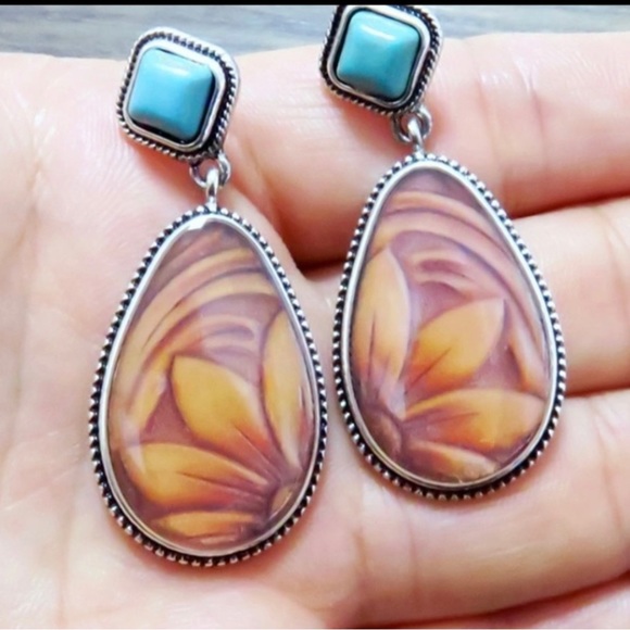 Southwestern turquoise resin earrings - Picture 5 of 6
